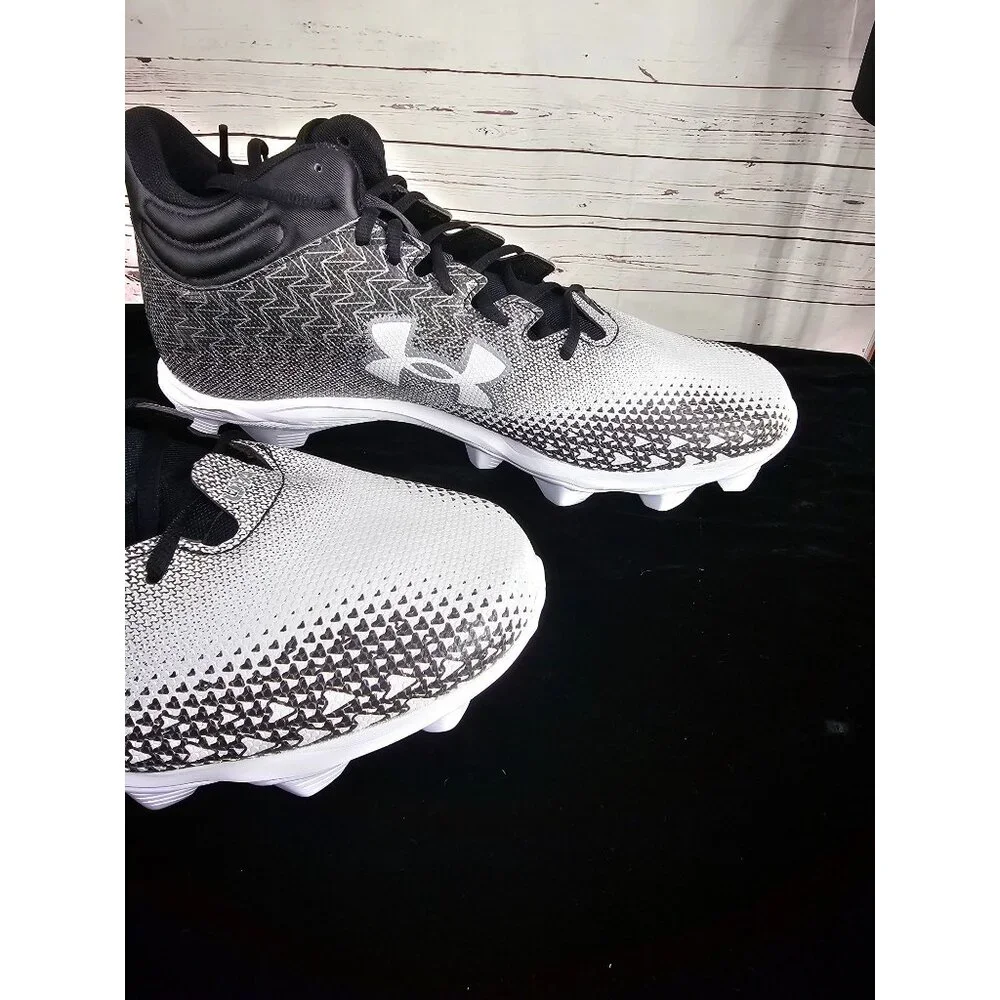 Under Armour Spotlight Cleats Black & White Mens Football Shoes Size 10.5 Synthe